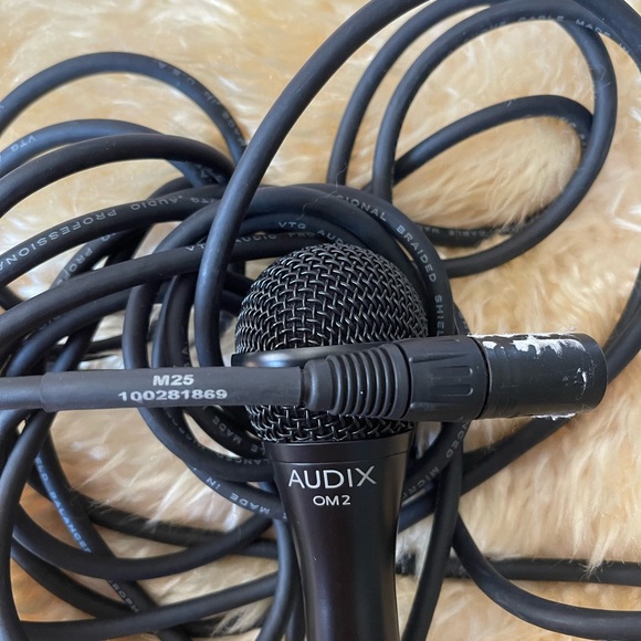 Microphone - Picture 2 of 2